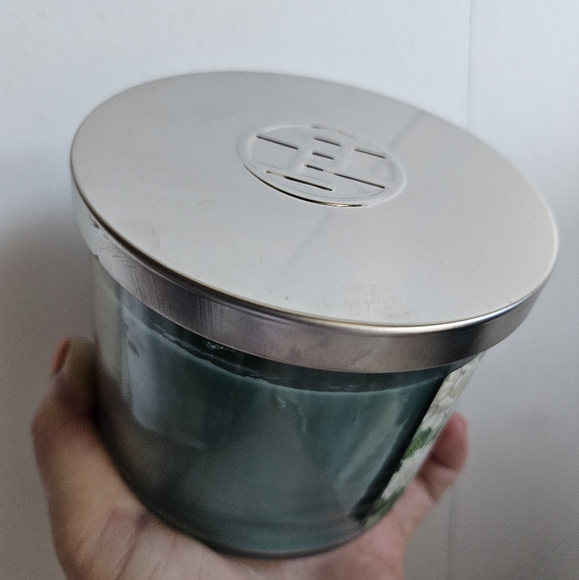 Huntington Home Gardenia Scented 3-Wick Candle - Picture 2 of 6